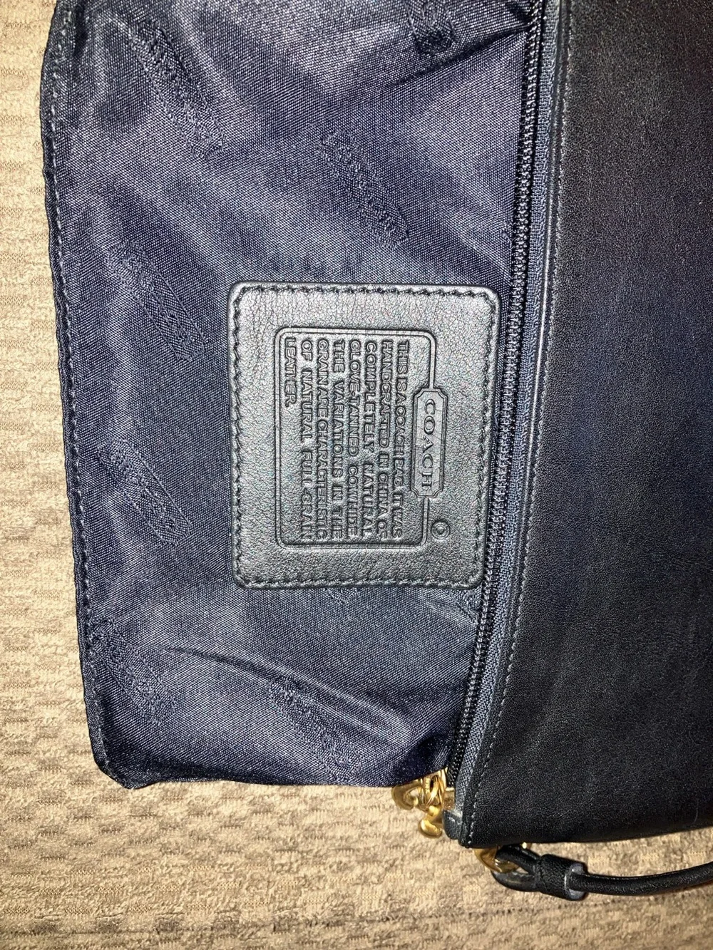 Coach Vintage Glove Tanned Leather Cell Phone Pouch Turn Lock. Black
